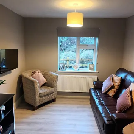 3-bed House In - Sleeps 6 *