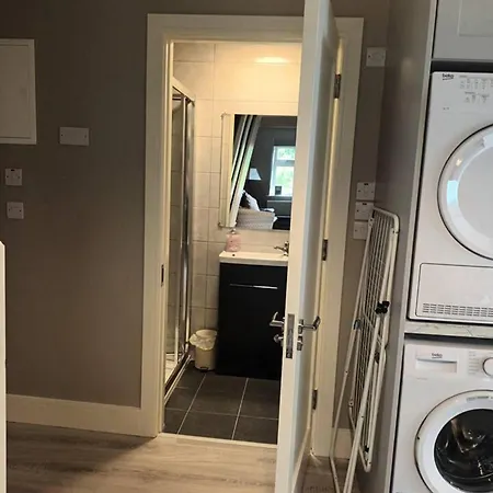 3-bed House In - Sleeps 6 بيت للعطل
