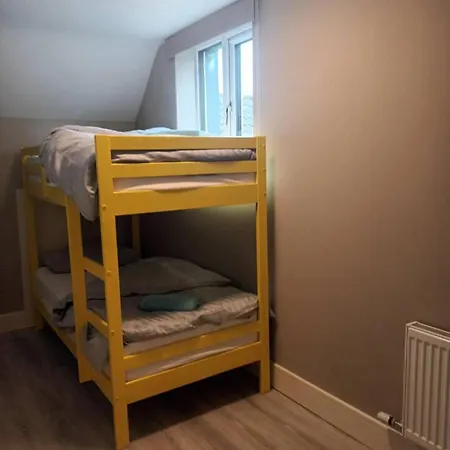 3-bed House In - Sleeps 6 بيت للعطل *